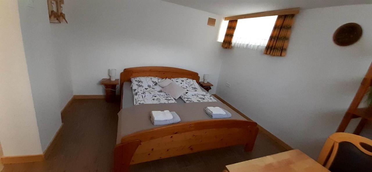 Apartmaji Mojca Konuk evi Križe Dış mekan fotoğraf